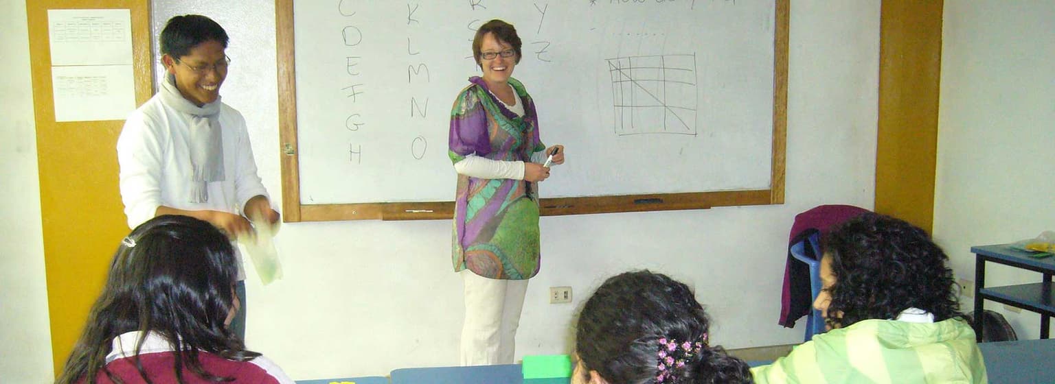 bg image https://cebytb37gqewrsv4.public.blob.vercel-storage.com/cusco-volunteer-peru-2077-0L5324gP3SiUNu3dWR2VjVawWgfzb1.jpg